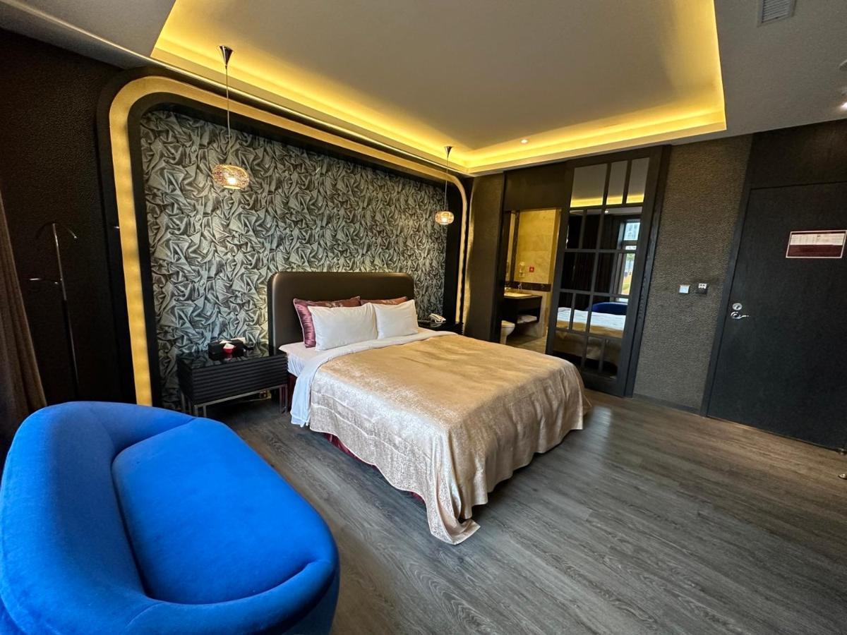 Song Xia Motel Taichung Exterior foto