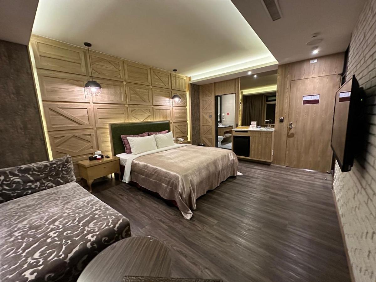Song Xia Motel Taichung Exterior foto