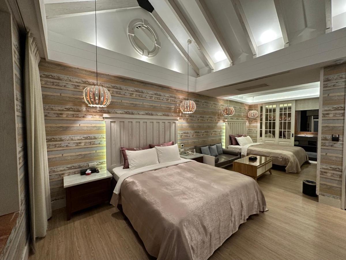 Song Xia Motel Taichung Exterior foto
