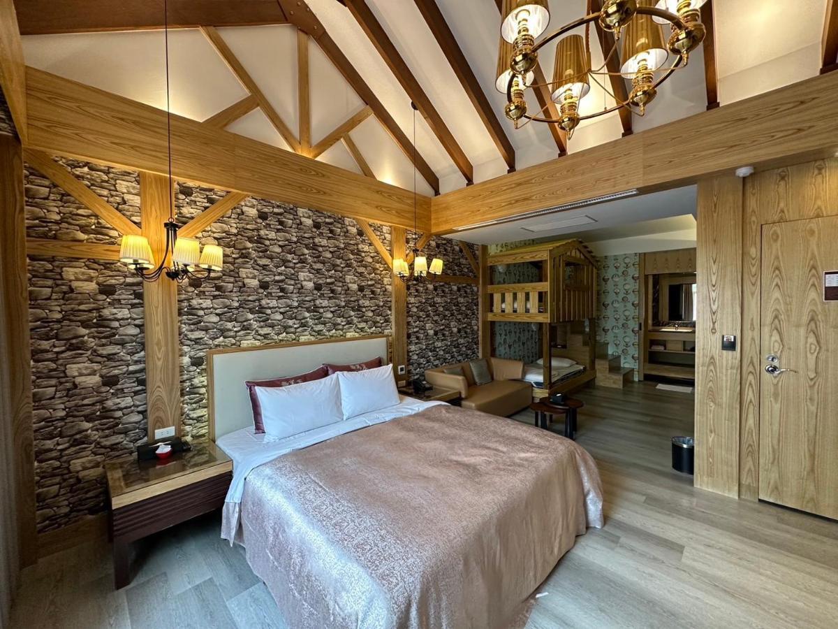 Song Xia Motel Taichung Exterior foto