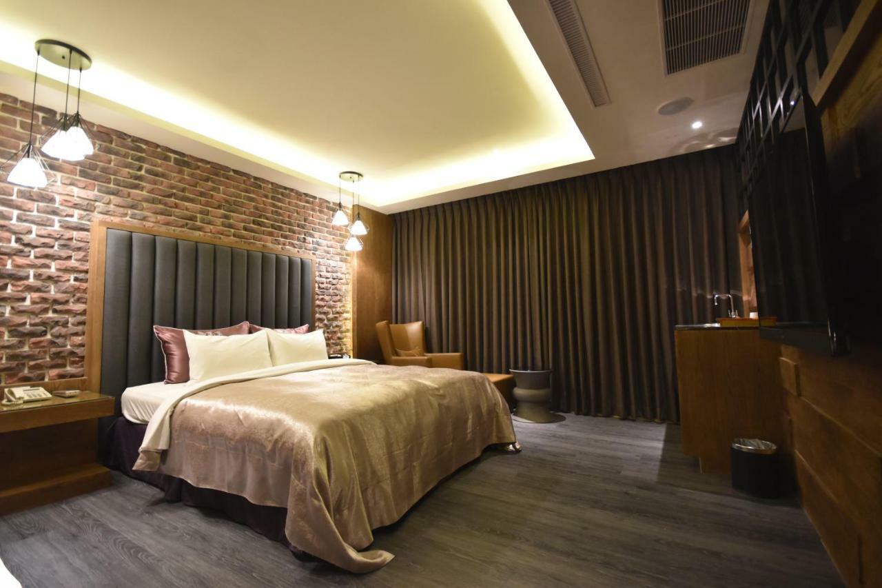 Song Xia Motel Taichung Exterior foto