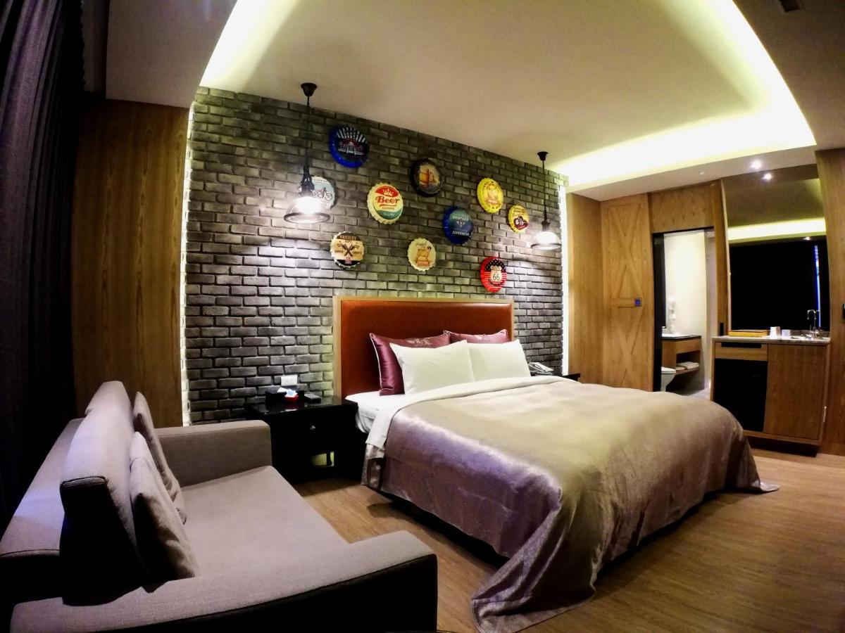 Song Xia Motel Taichung Exterior foto