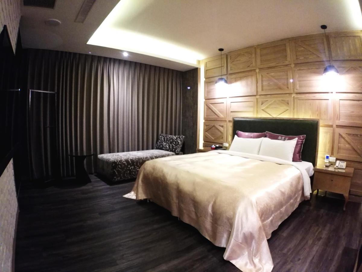 Song Xia Motel Taichung Exterior foto